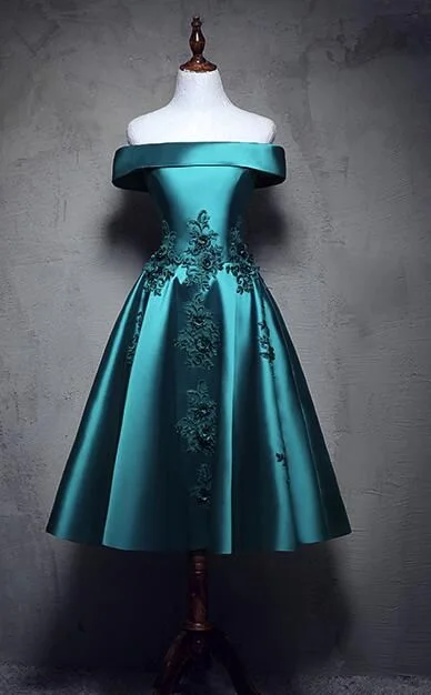 Green Knee Length Lace-up Off Shoulder Party Dress With Lace Applique, Short Party Dress, Homecoming Dress cg8856 Tunics Chic fashionable Green Knee Length Lace-up Off Shoulder Party Dress With Lace Applique, Short Party Dress, Homecoming Dress cg8856 Tunics Chic fashionable