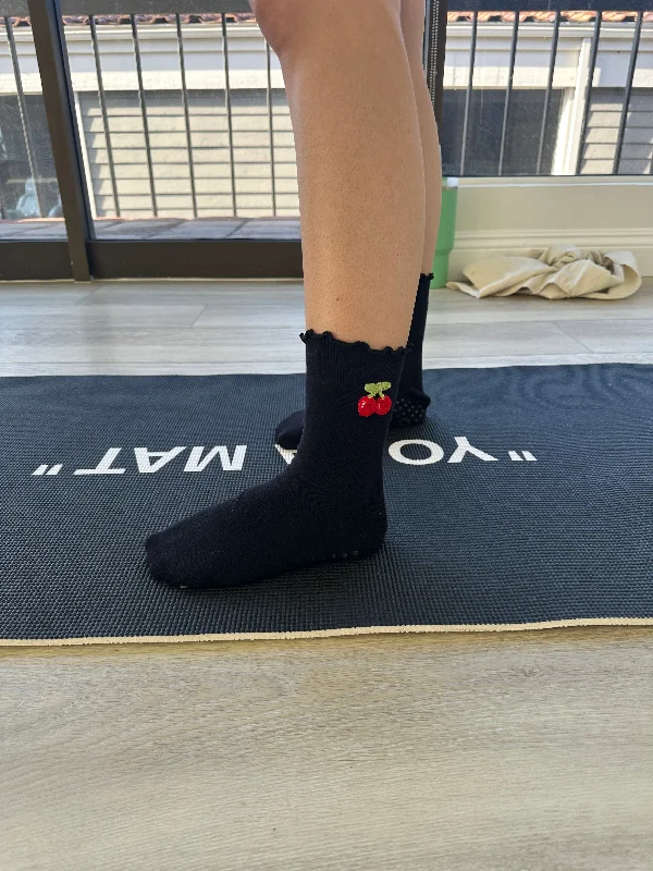 Black trendy non slip girp socks for Barre/Pilates/Yoga Grip Socks